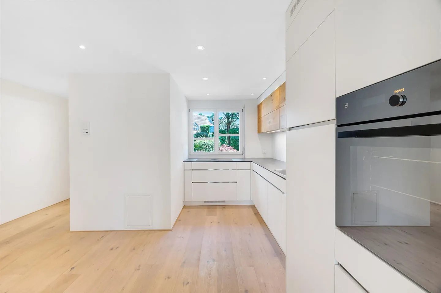 Maison familiale moderne avec beaucoup de verdure, de calme et de lumière - Photo 3 sur 13