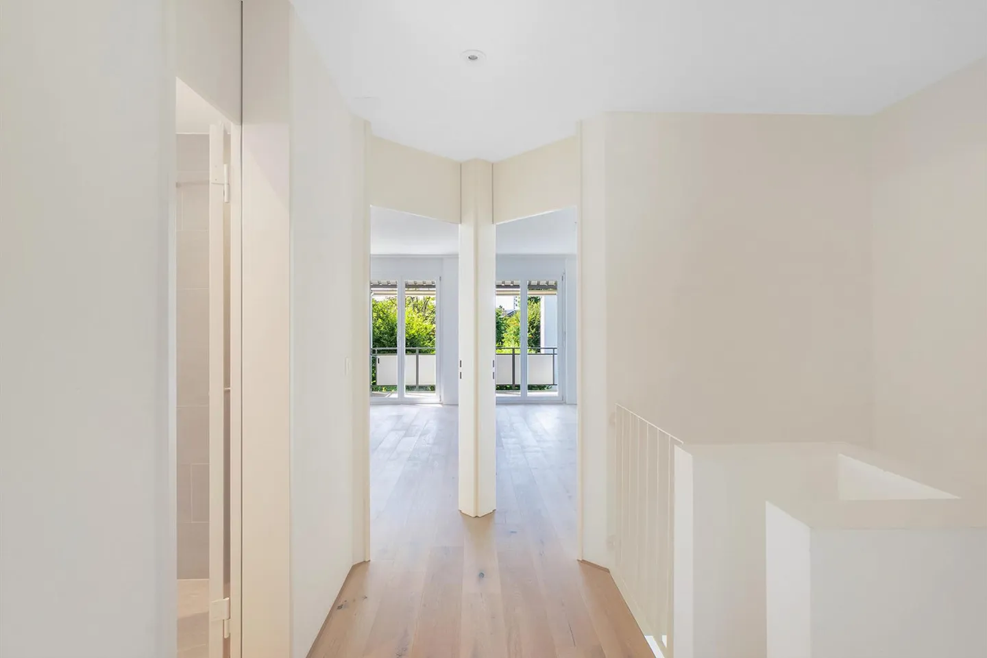 Maison familiale moderne avec beaucoup de verdure, de calme et de lumière - Photo 9 sur 13