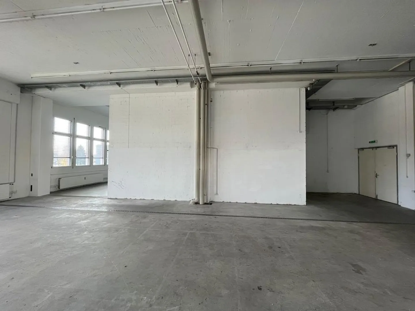 Spazio commerciale versatile con rampe di consegna / Capacità di carico 1.500 kg/m2 - Foto 3 di 6