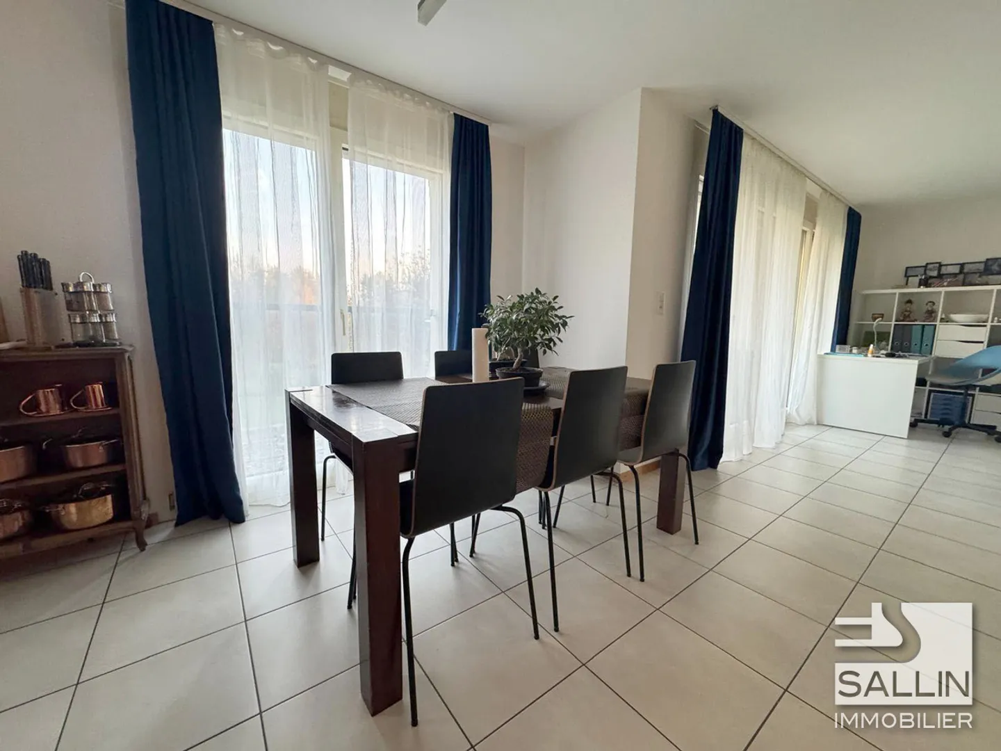 Ampio appartamento di 4 locali al piano superiore con 1 posto auto. - Foto 4 di 5