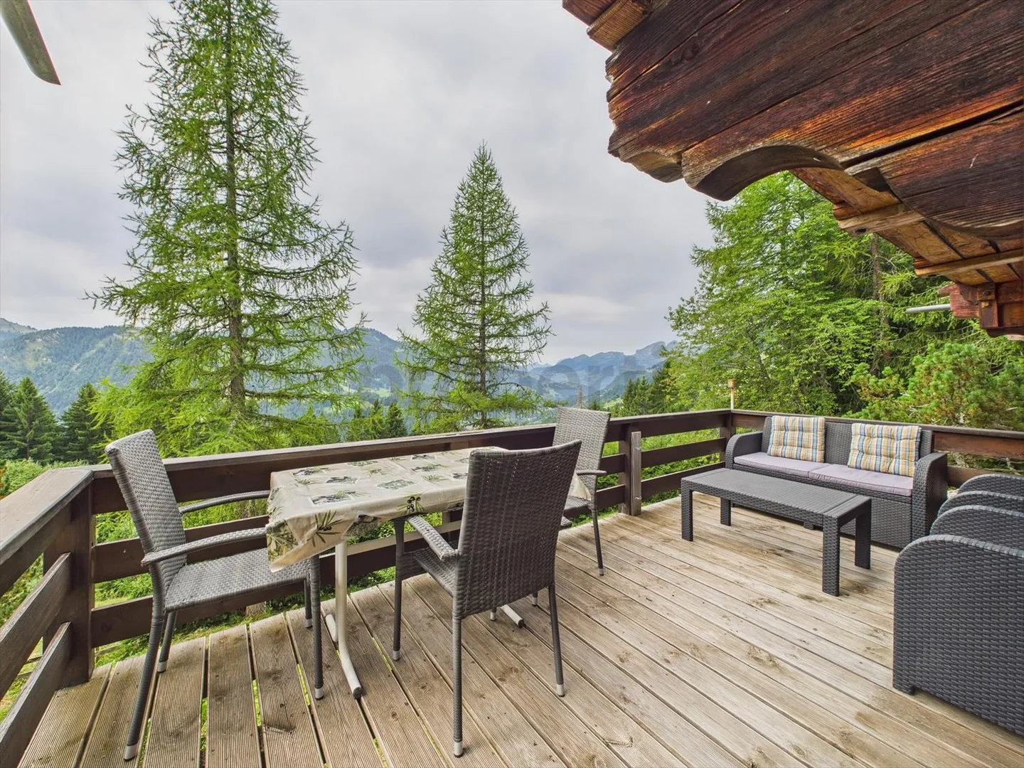 Fascinating chalet with charm and history in Les Diablerets, VD - Photo 2 of 13