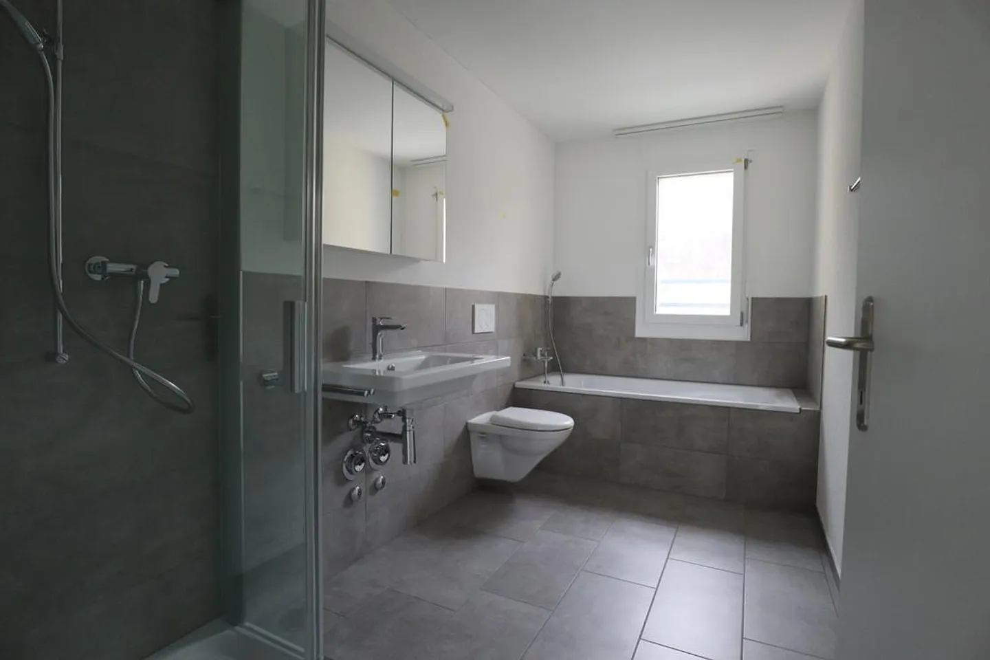 Appartement moderne avec deux grandes terrasses sur le toit - Photo 4 sur 8