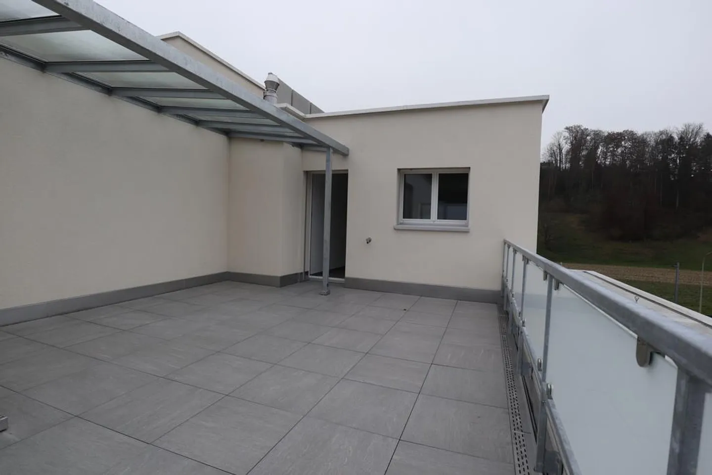 Appartement moderne avec deux grandes terrasses sur le toit - Photo 6 sur 8