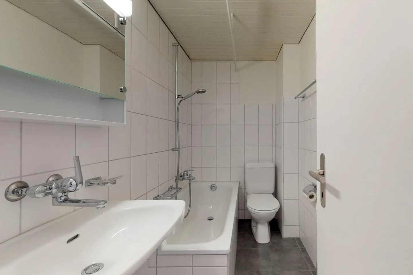 Sunny apartment in Muttenz with balcony - Photo 10 of 12