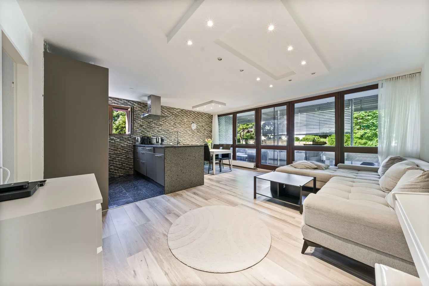 Modernes Apartment mit Balkon - Foto 1 von 11