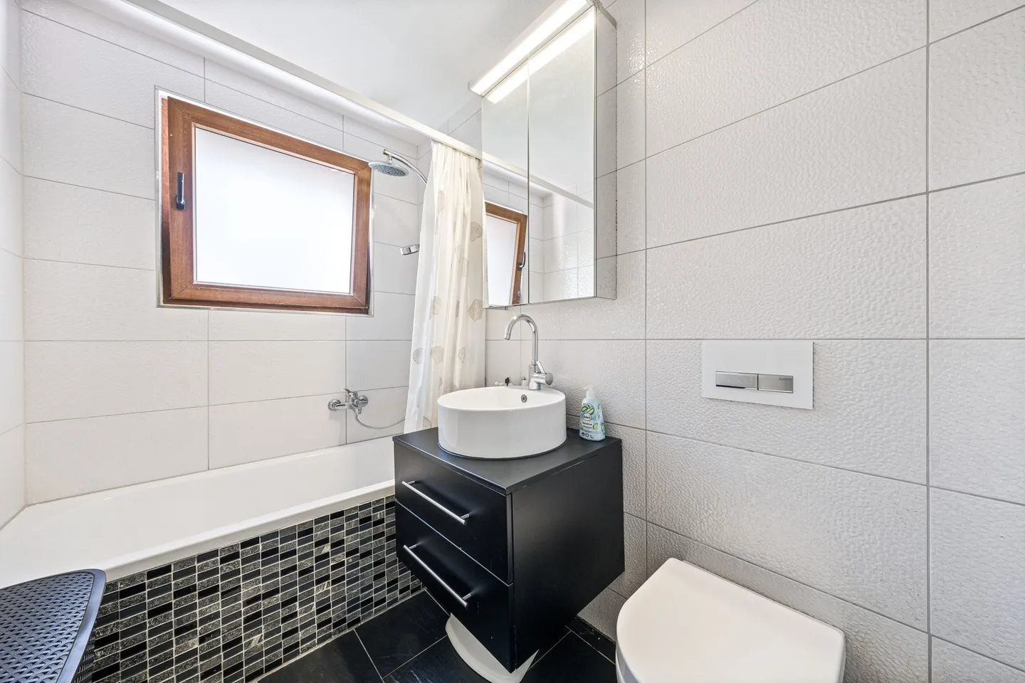 Modernes Apartment mit Balkon - Foto 7 von 11