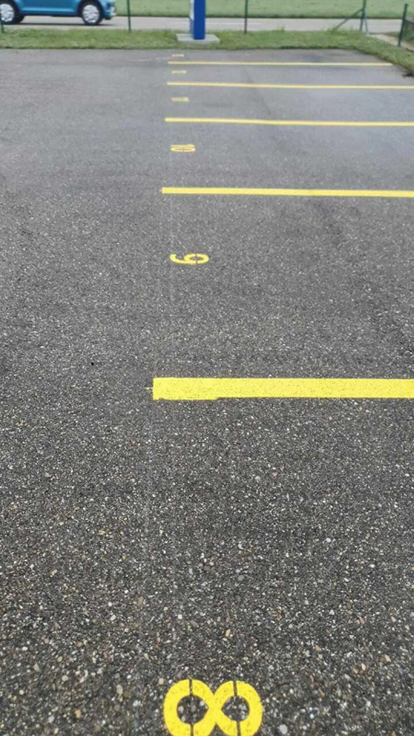 Outdoor parking space for rent - Photo 2 of 2