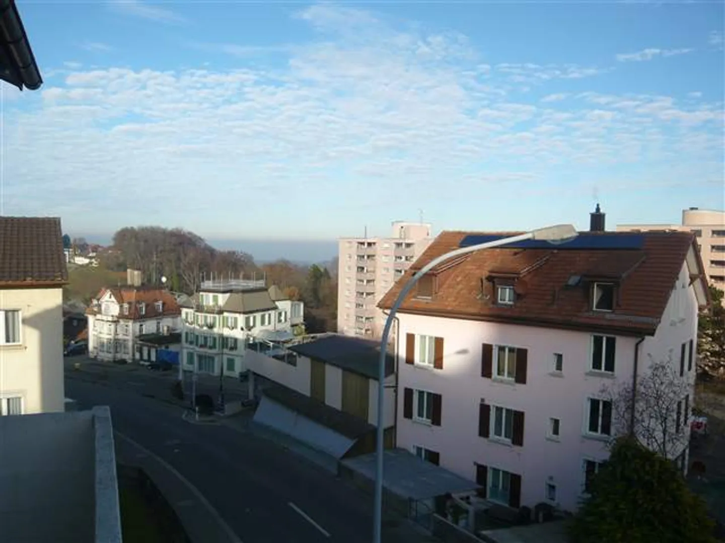 Appartement 3.5 pièces récemment rénové avec balcon - Photo 2 sur 8
