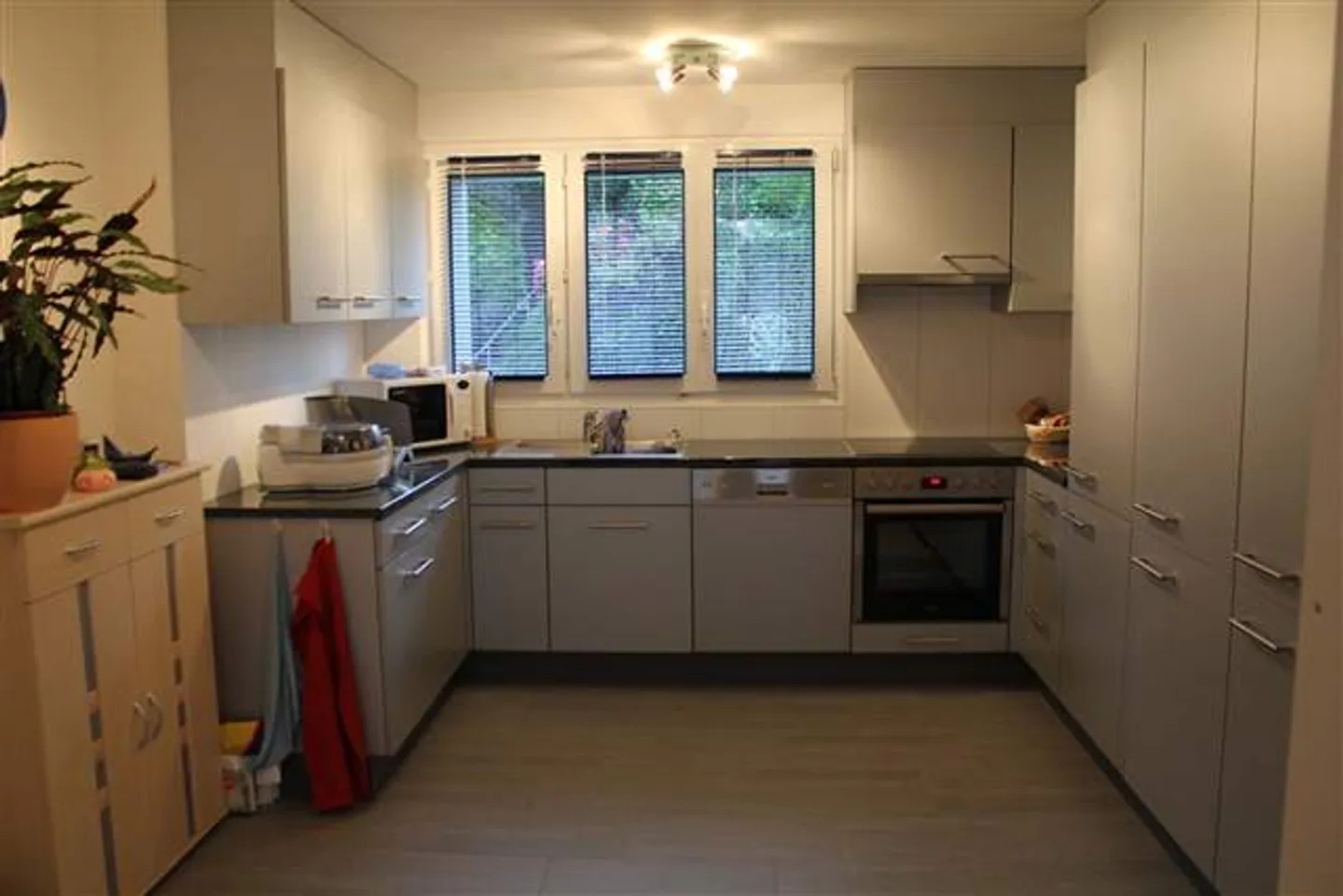 Appartement 3.5 pièces récemment rénové avec balcon - Photo 3 sur 8