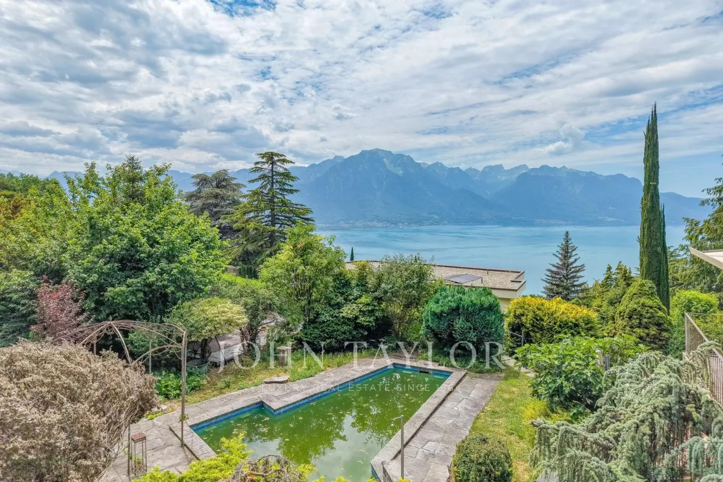 Opportunité de rénovation avec vue sur le lac - Photo 4 sur 12
