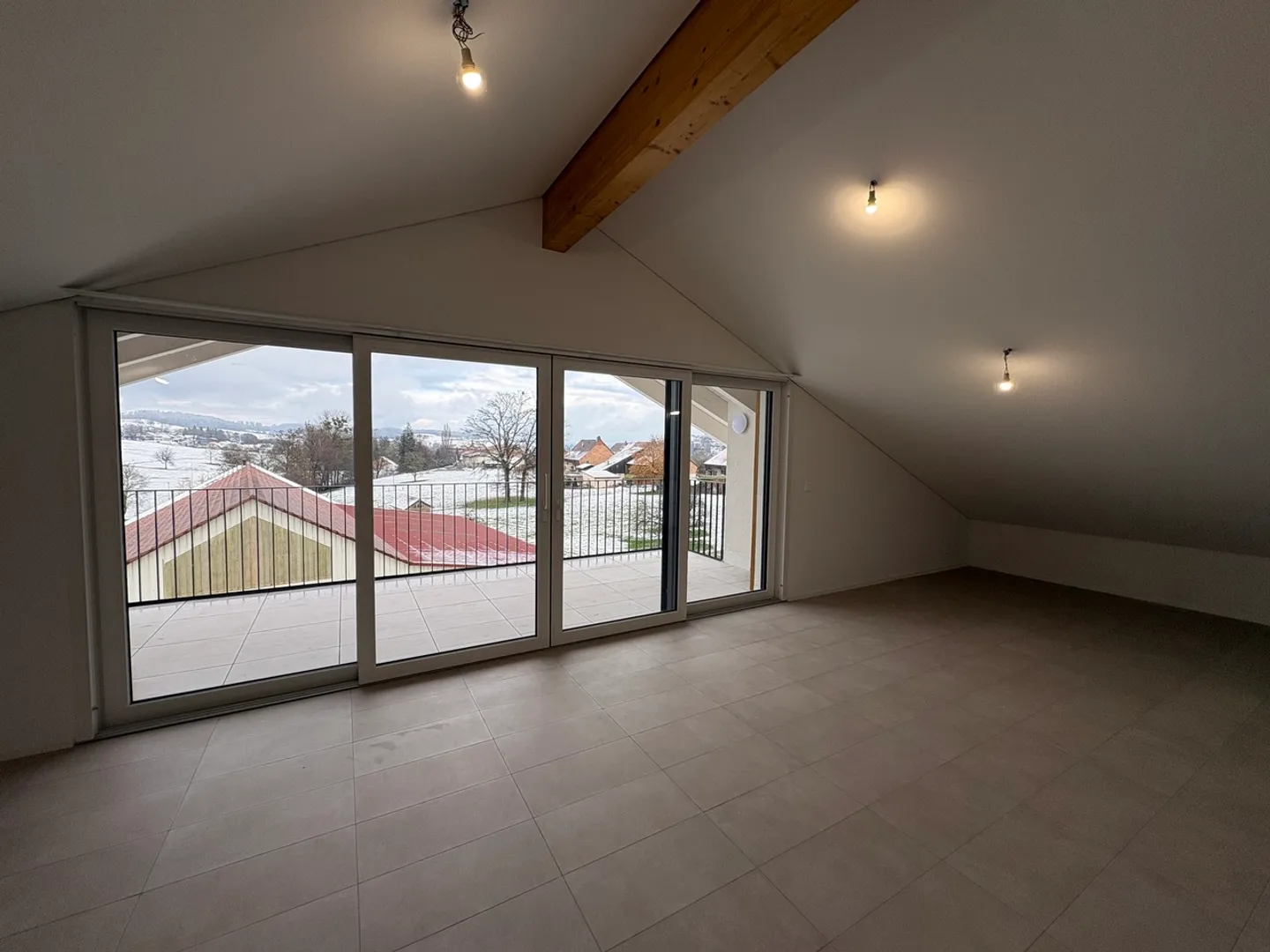 Appartement 2.5 pièces neuf avec grand balcon à Billens - Photo 2 sur 9