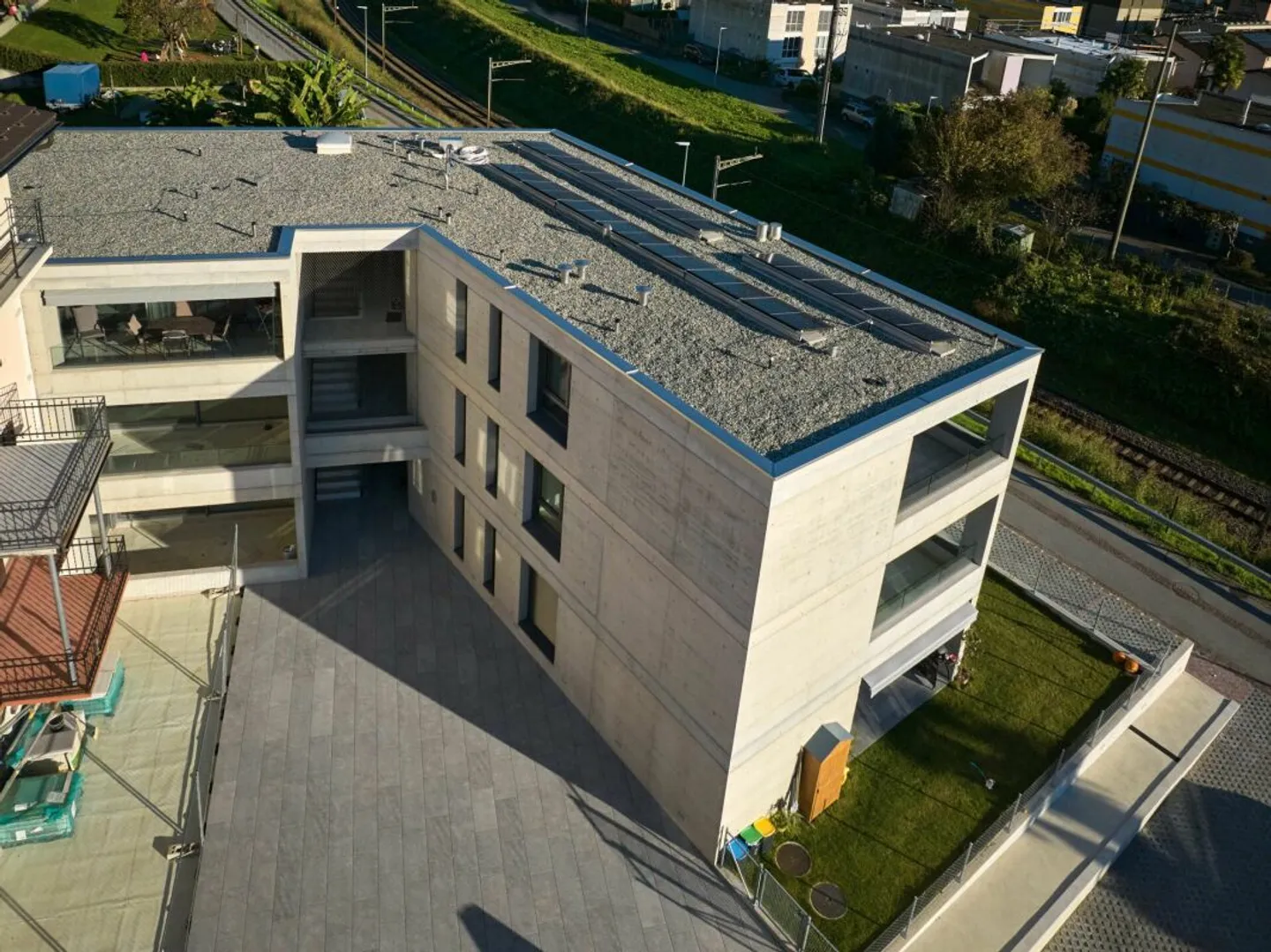 GORDOLA - Appartement neuf et moderne avec jardin - Photo 2 sur 8