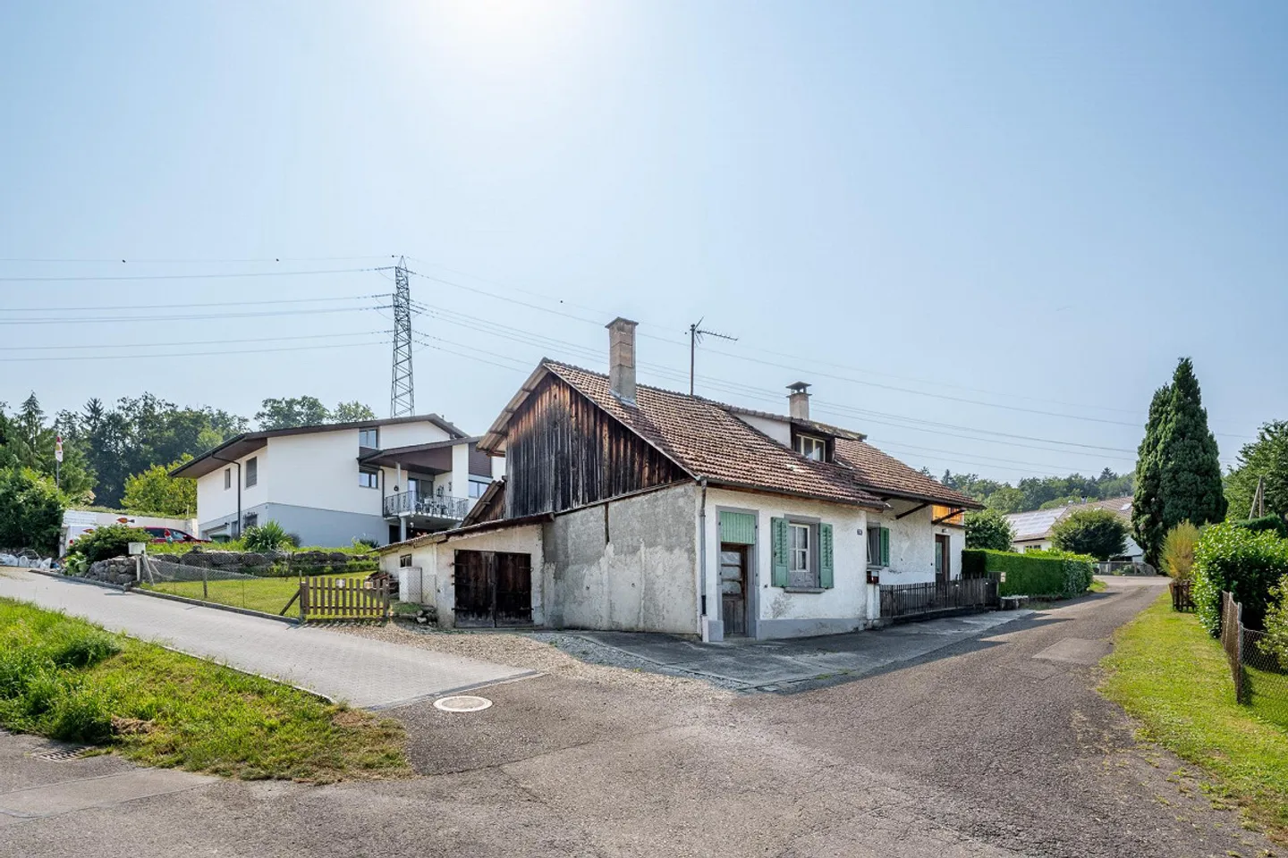 Single-family house with shed and garden house - Photo 1 of 4