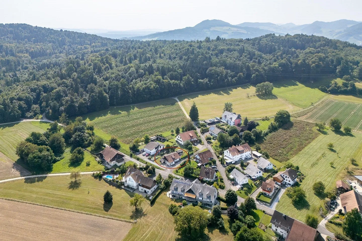 Single-family house with shed and garden house - Photo 3 of 4