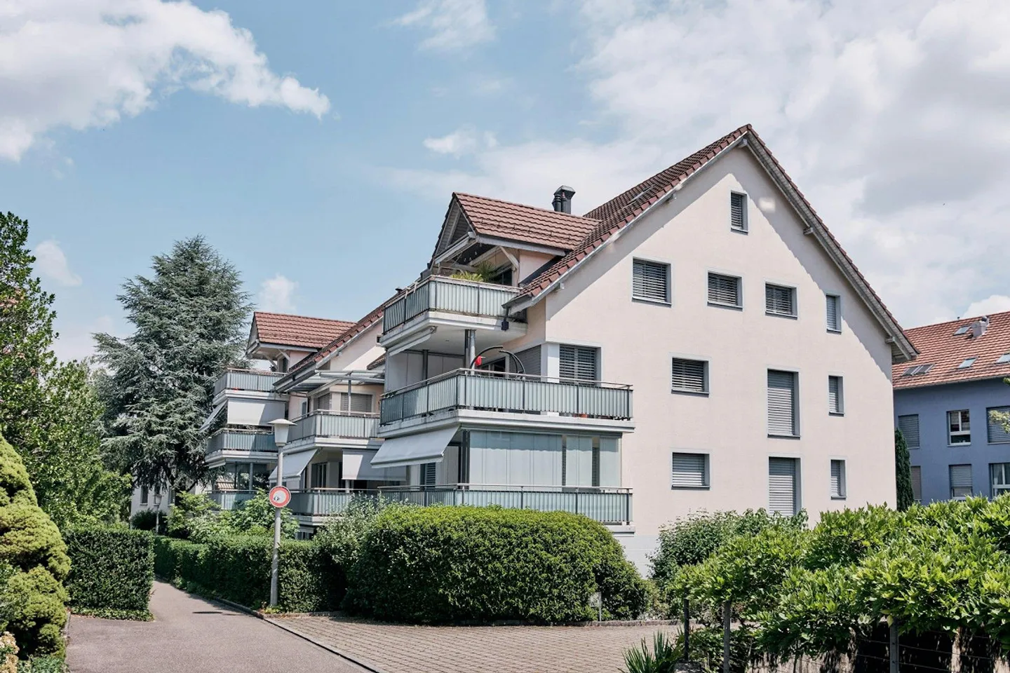 La tua nuova casa: appartamento di 4,5 stanze con idillio da giardino a Schlieren - Foto 1 di 13