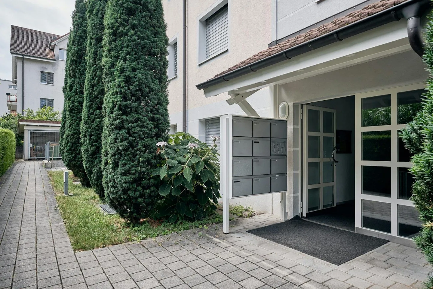 La tua nuova casa: appartamento di 4,5 stanze con idillio da giardino a Schlieren - Foto 2 di 13