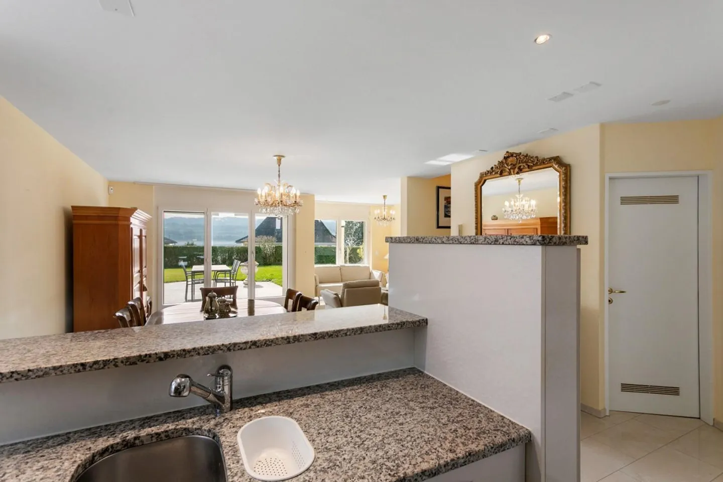 Charming two-storey garden maisonette - Photo 9 of 11