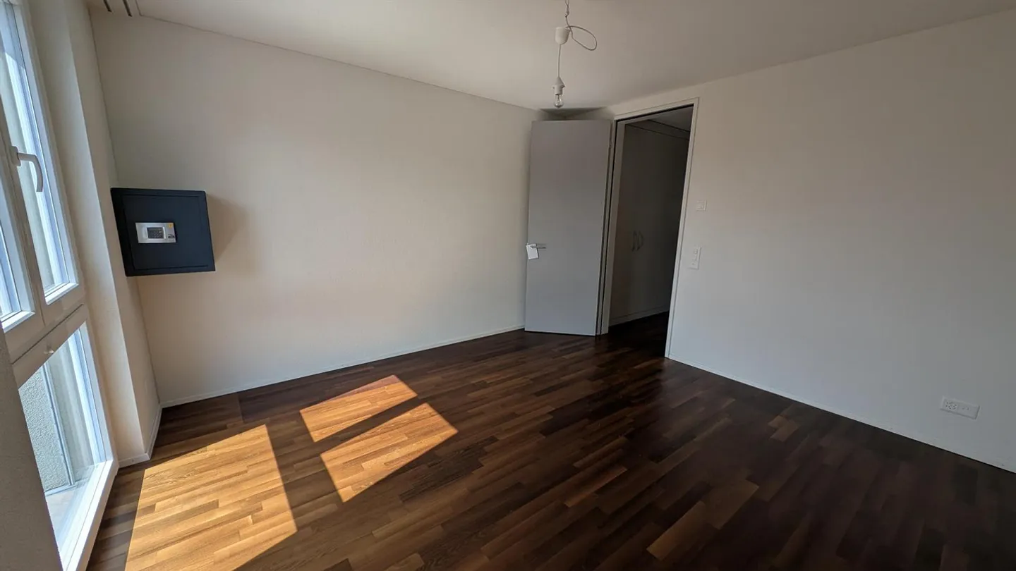 Spazioso appartamento di 4.5 locali con vista sul Pilatus, balcone vetrato e - Foto 9 di 12