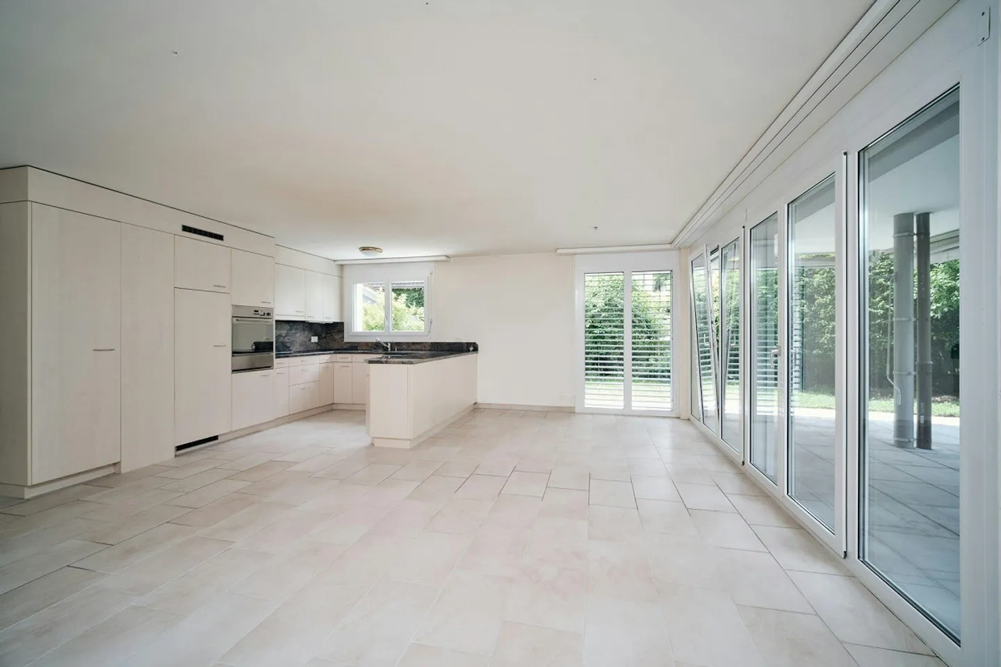 La tua nuova casa: appartamento di 4,5 stanze con idillio da giardino a Schlieren - Foto 3 di 13