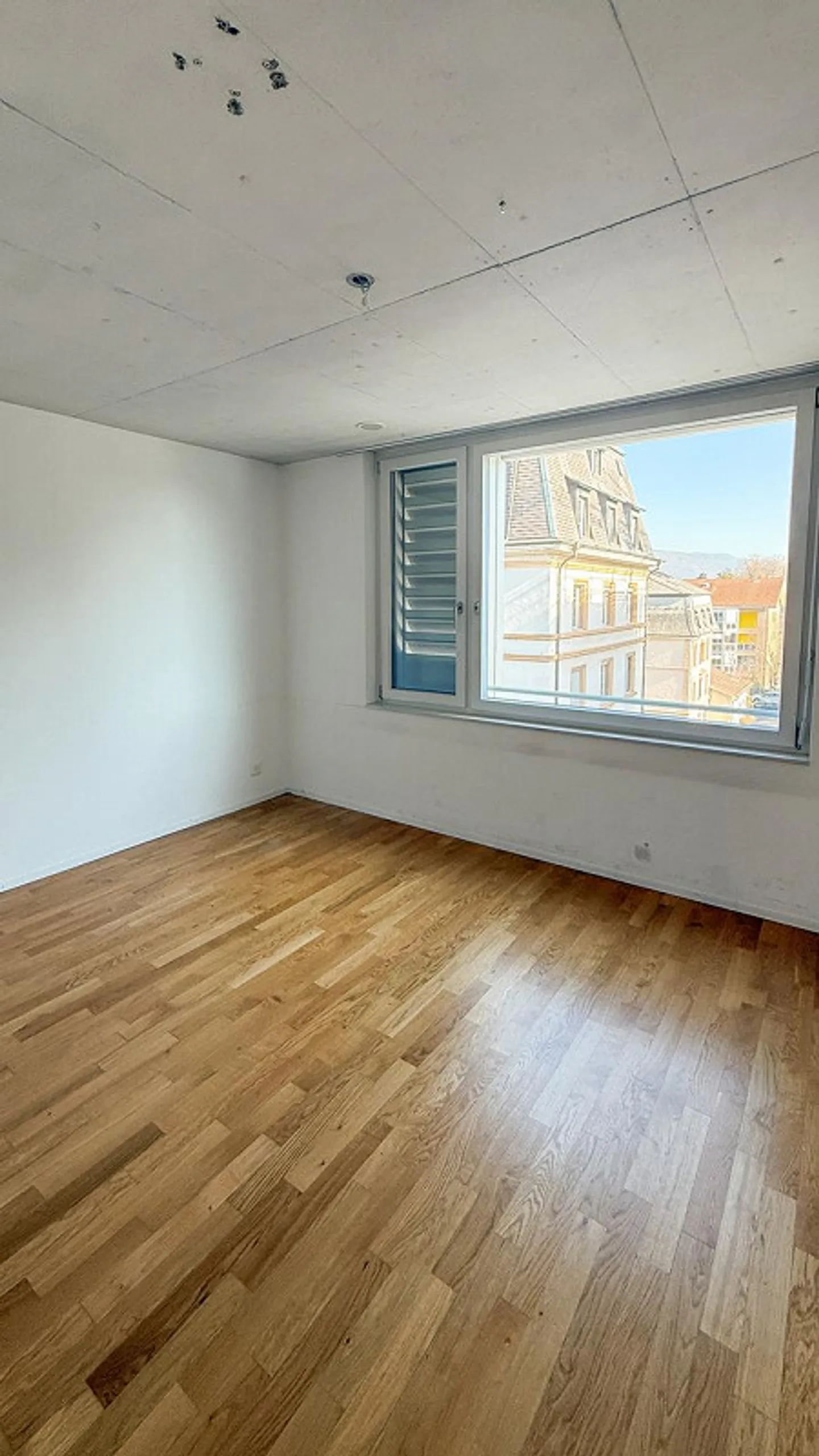 Appartement moderne en ville avec belle vue - Photo 3 sur 11