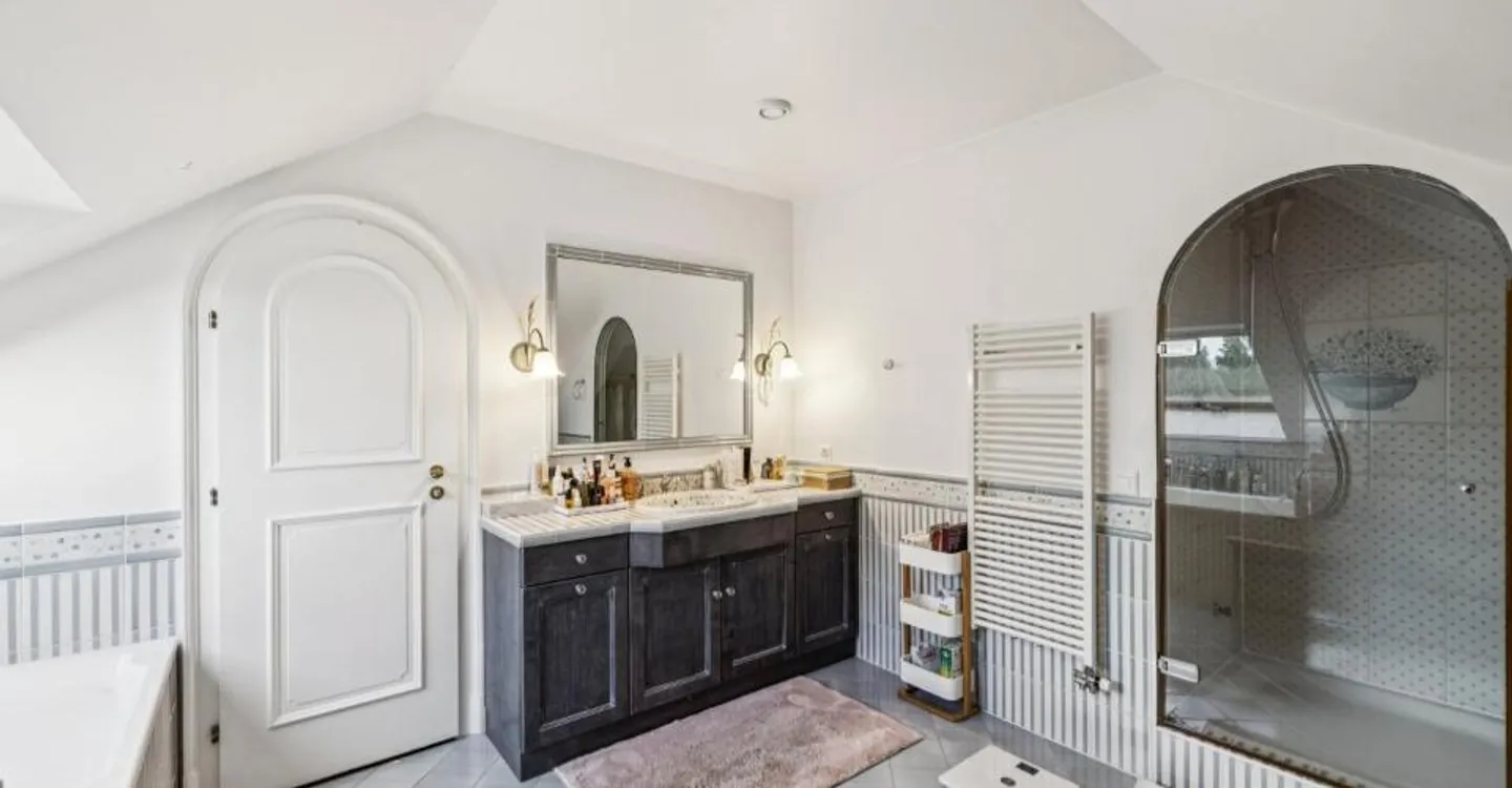 Elegant Family Home in Cologny - Photo 6 of 10