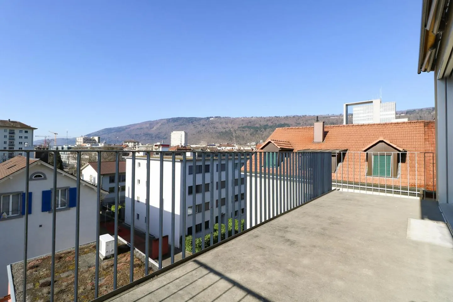 Appartement moderne en ville avec belle vue - Photo 9 sur 11
