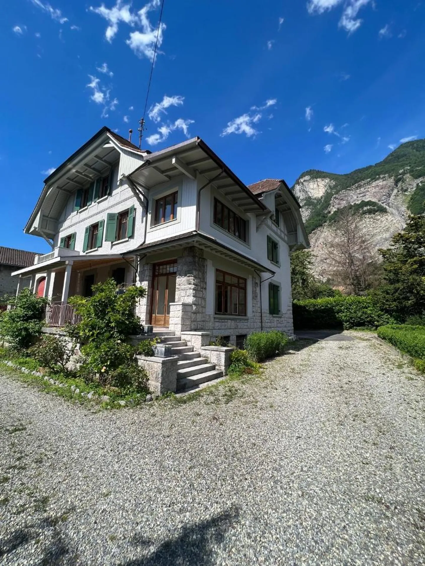 Wohngebäude - Foto 1 von 28