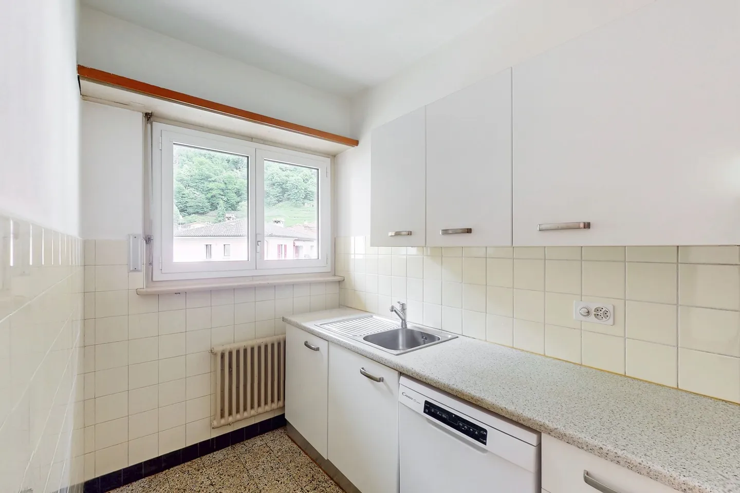 Apartment for rent - Photo 3 of 7