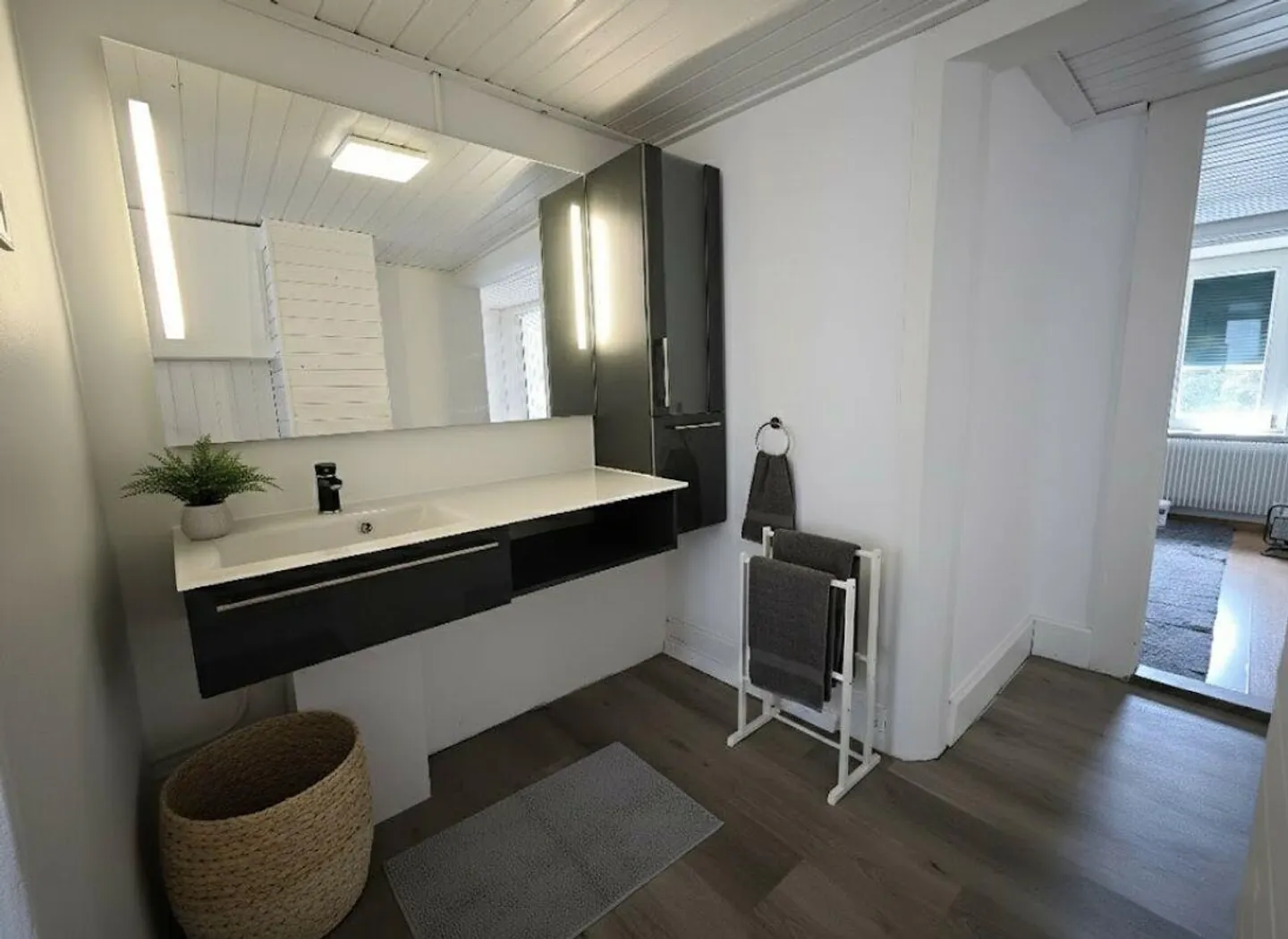 Appartamento mansardato ristrutturato di 4,5 stanze con fascino e stile - Foto 2 di 7