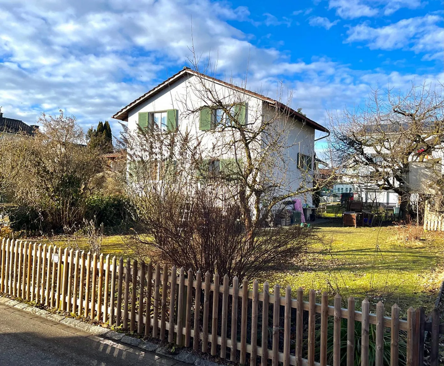 Family-friendly 5.5-room house, large garden, attractive location - Photo 1 of 17