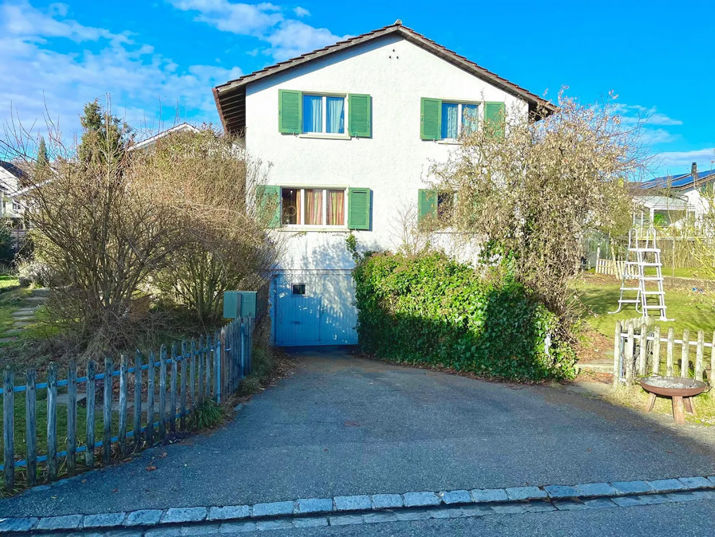 Family-friendly 5.5-room house, large garden, attractive location - Photo 2 of 17