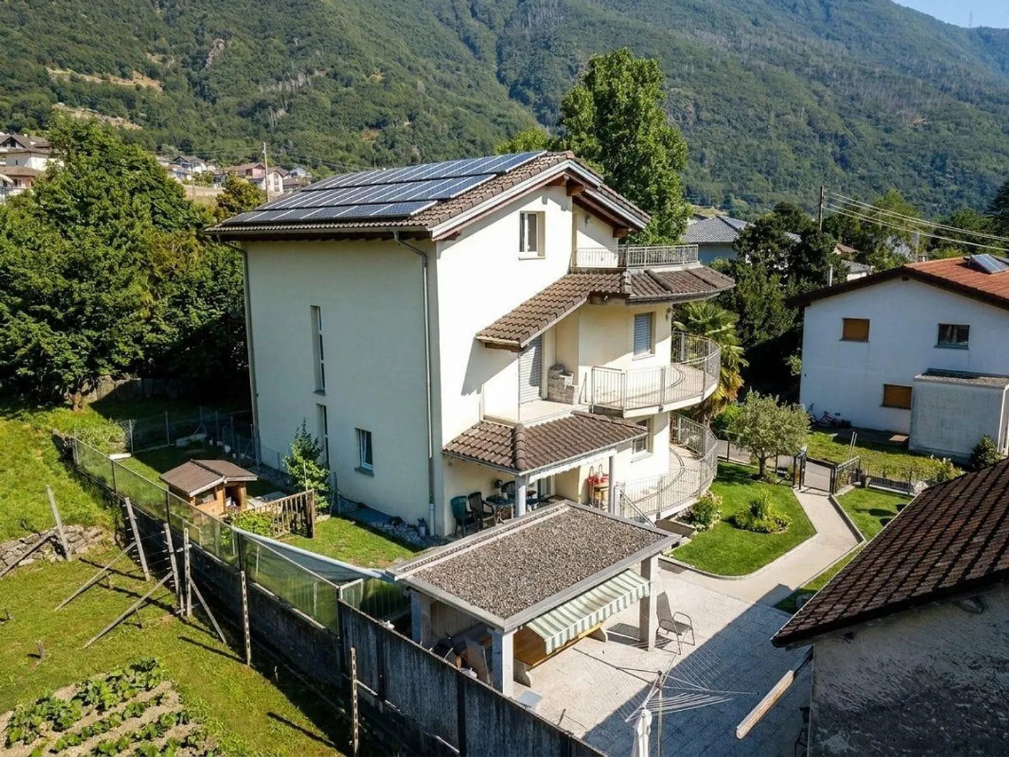 Casa Familiare con Giardino - Foto 2 di 13