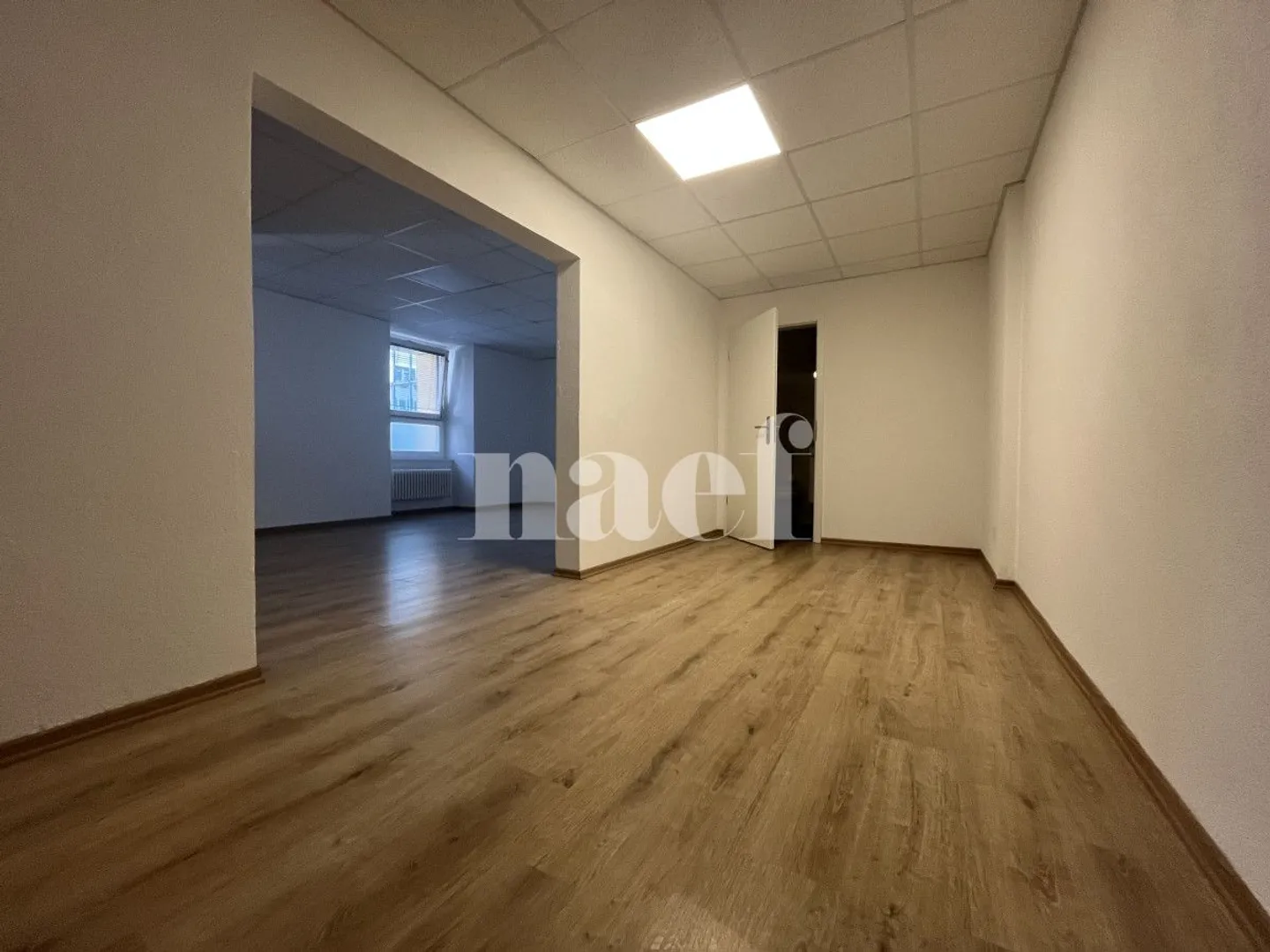 Ampio studio ristrutturato - Foto 4 di 7