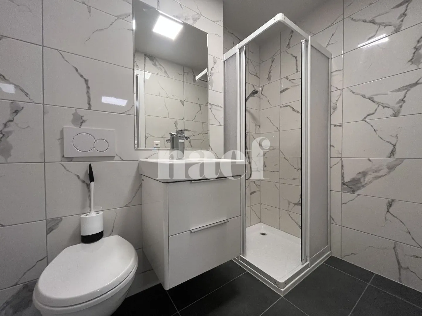 Ampio studio ristrutturato - Foto 5 di 7