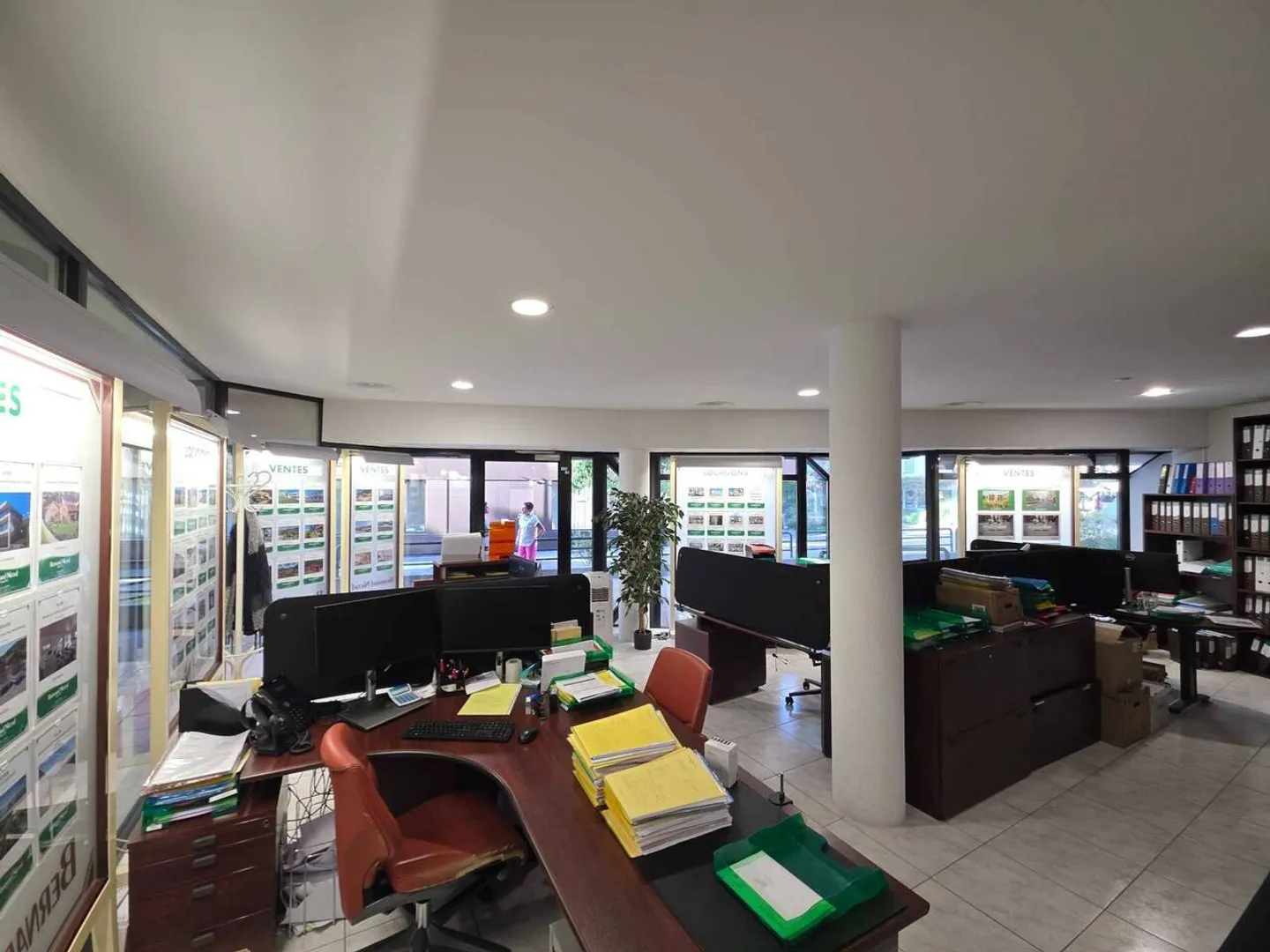 Office + Warehouse Full City Center - Photo 3 of 9