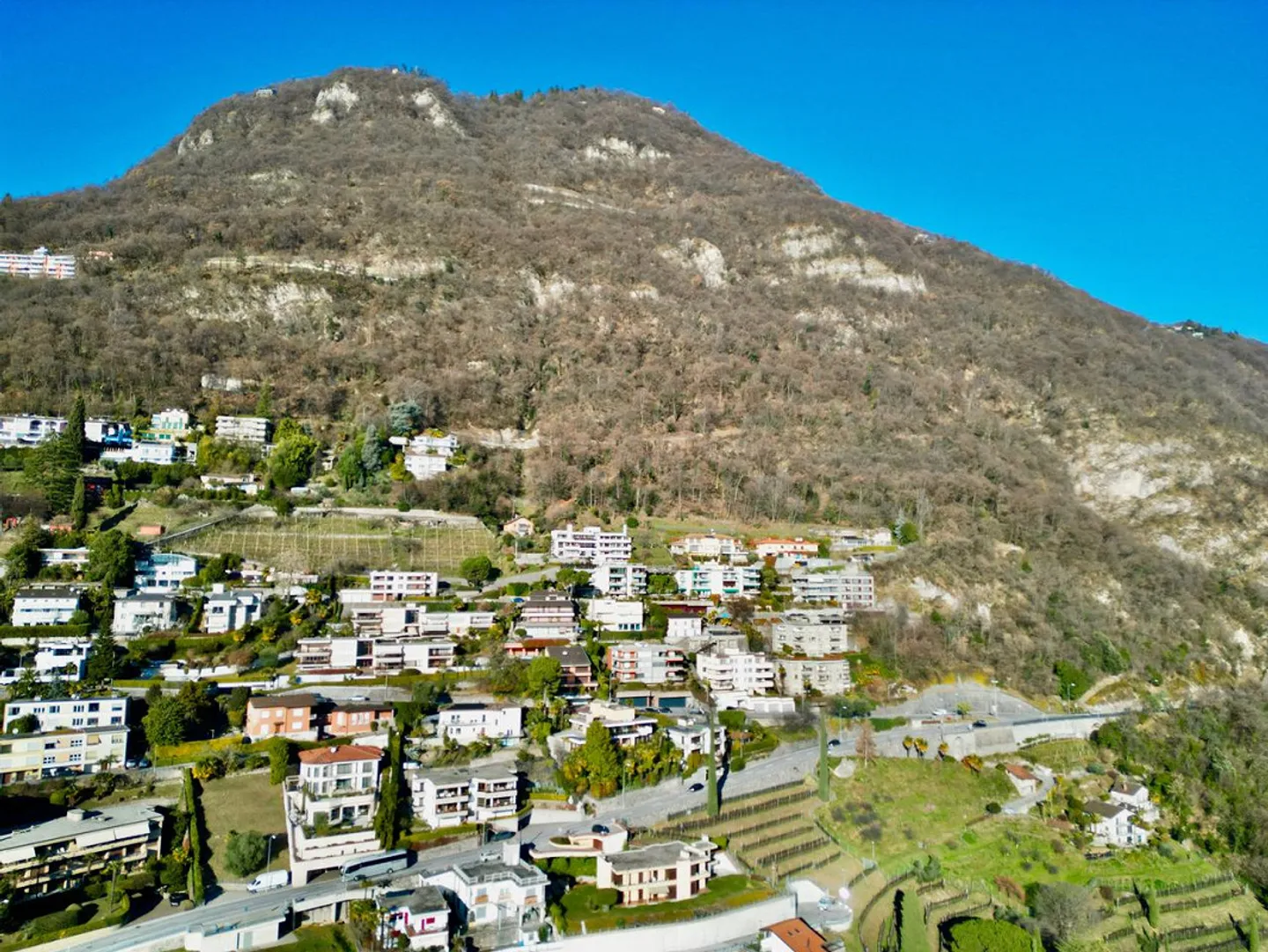 Holiday Home - Apartment with Breathtaking View of Lake Lugano - Photo 3 of 19