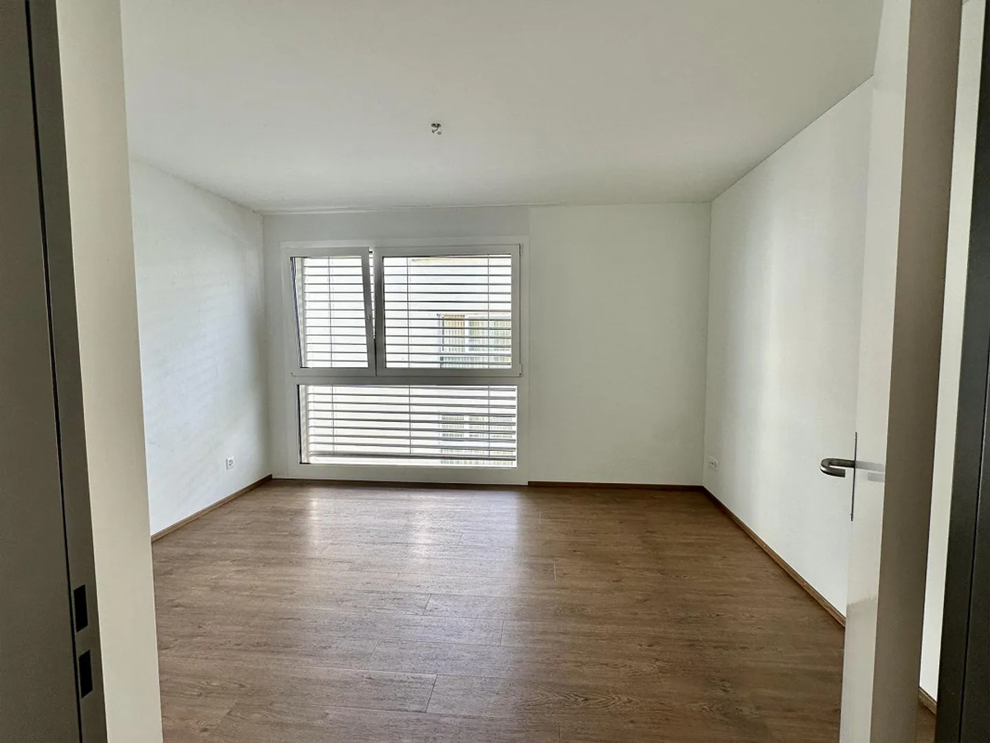 Appartement pour seniors - Photo 3 sur 8