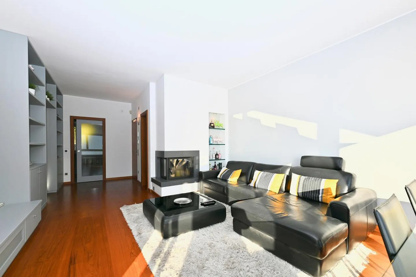 Holiday Home - Apartment with Breathtaking View of Lake Lugano - Photo 11 of 19