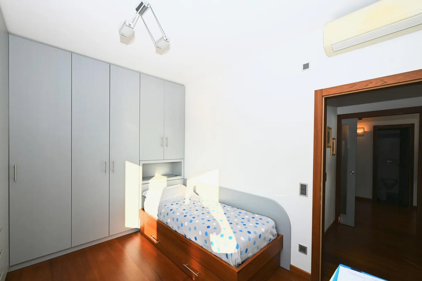 Holiday Home - Apartment with Breathtaking View of Lake Lugano - Photo 16 of 19