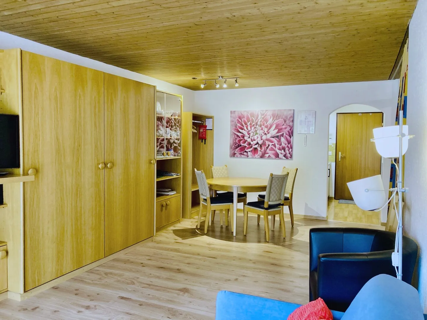 Small but fine holiday apartment in a well-maintained building - Photo 2 of 8