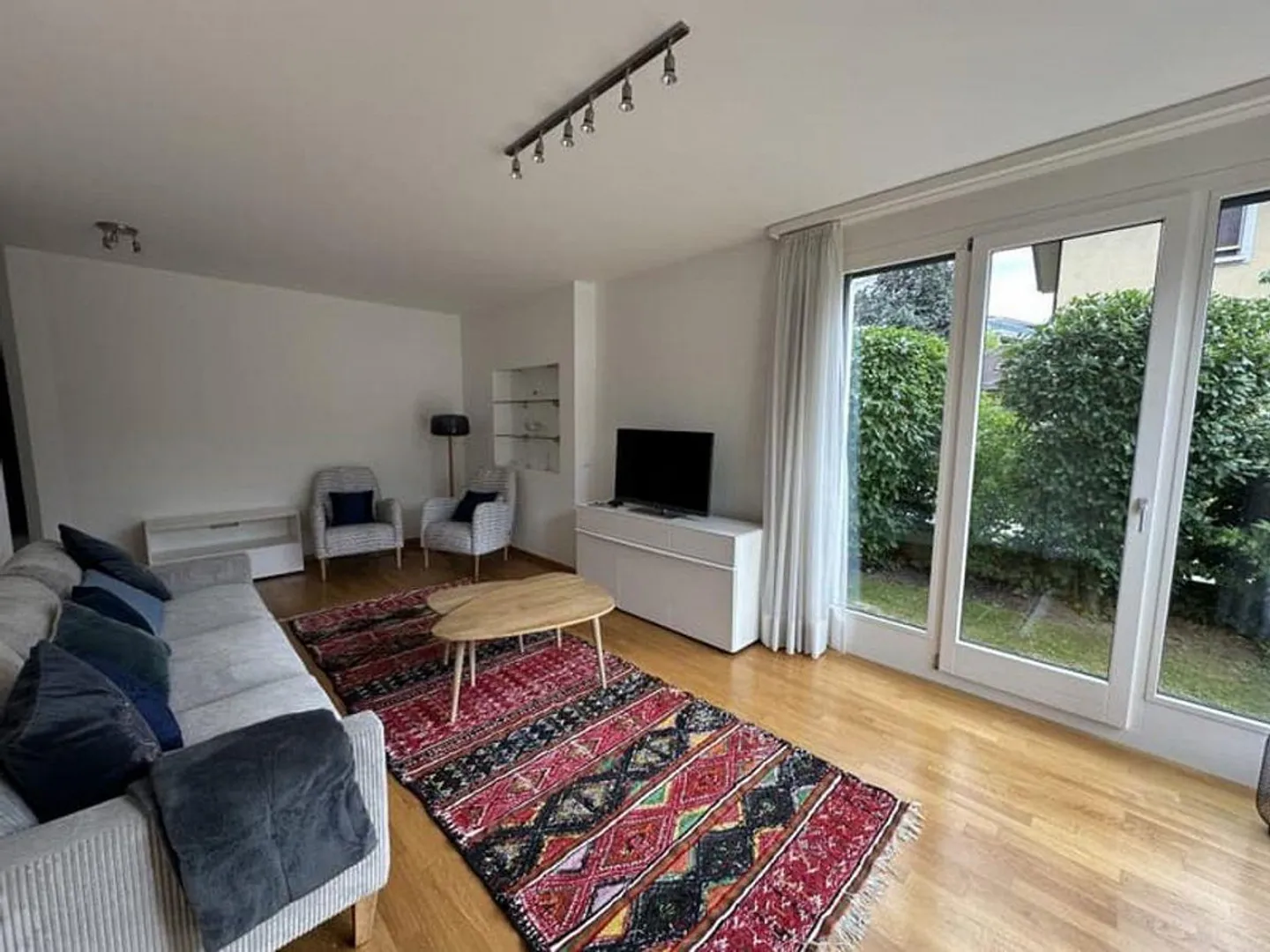 Appartement avec terrasse/jardin, dans Nyon et proche du lac - Photo 1 sur 9