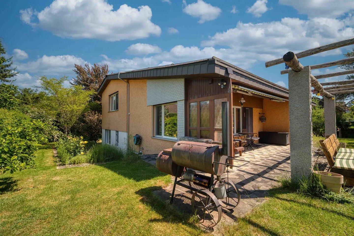 Living with Garden Idyl in a Quiet Location in Weinfelden - Photo 5 of 7