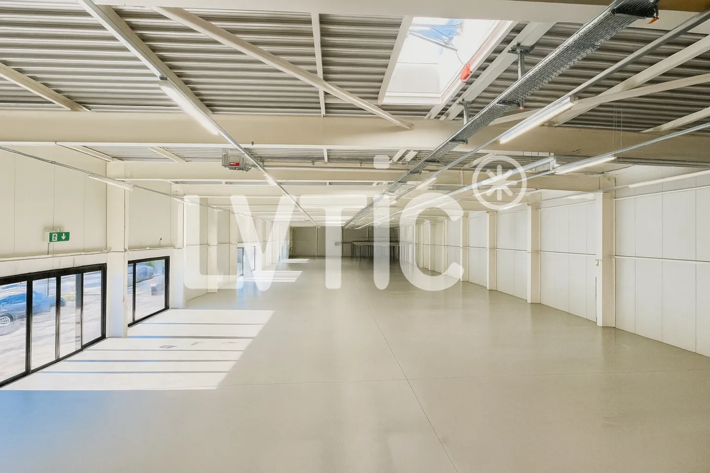 Showroom, magazzini, locali di 3490 m2 divisibili in affitto a Yverdon - Foto 4 di 11