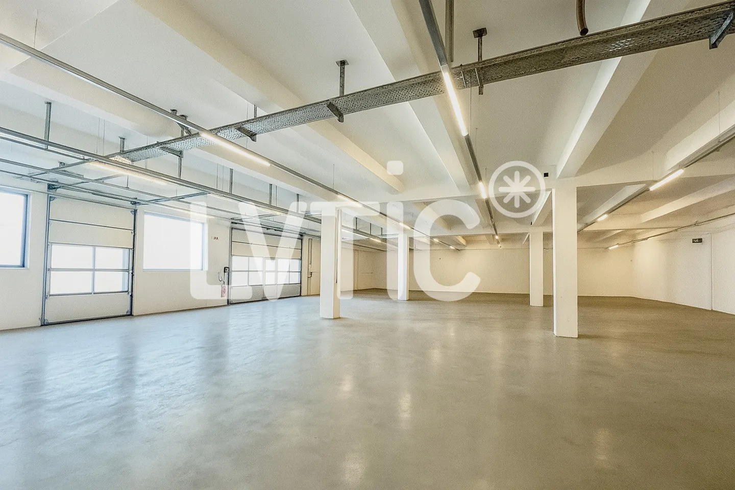 Showroom, magazzini, locali di 3490 m2 divisibili in affitto a Yverdon - Foto 7 di 11