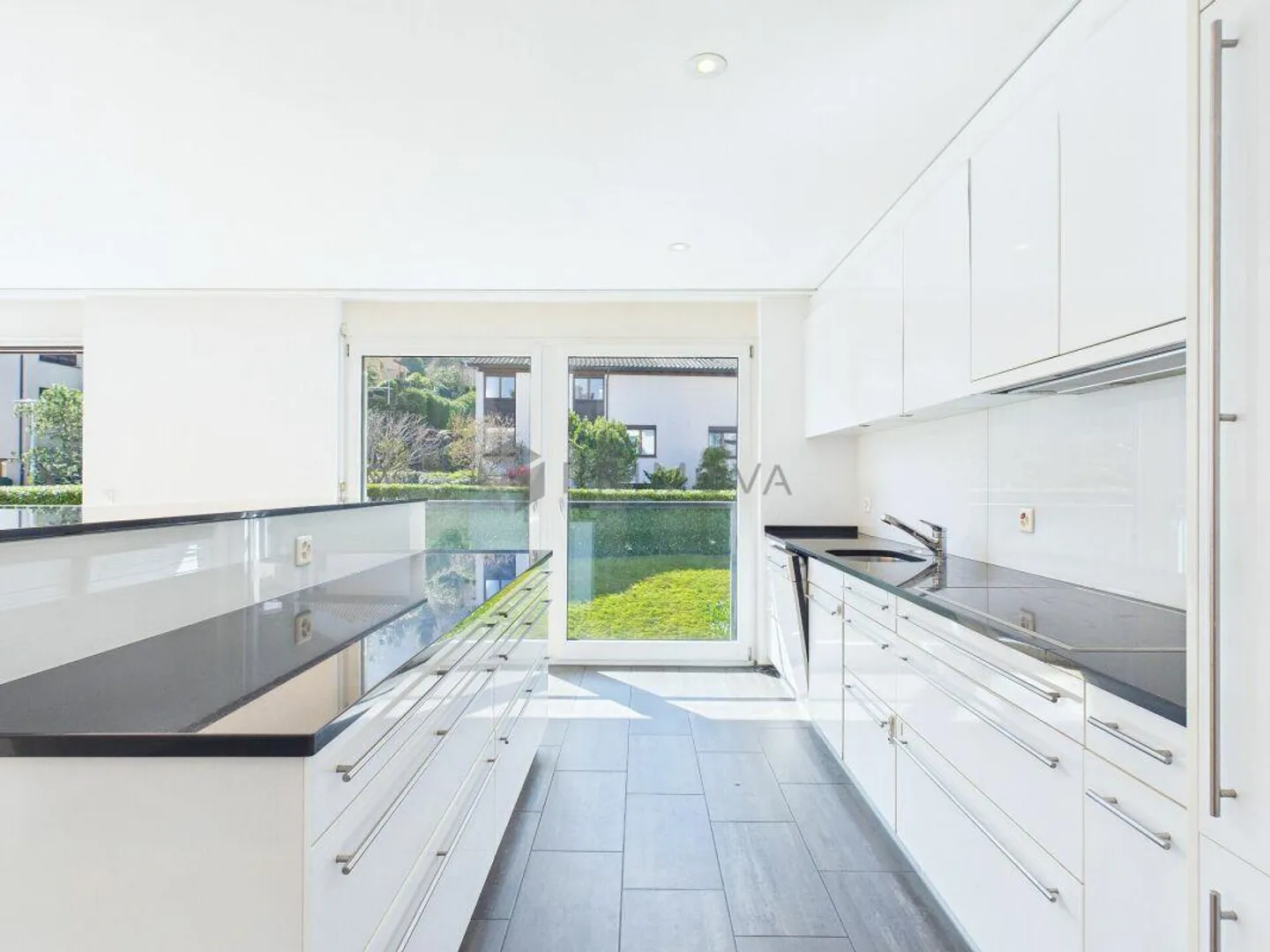 Unique Opportunity in Horgen, the 4.5 Room Gem! - Photo 3 of 12