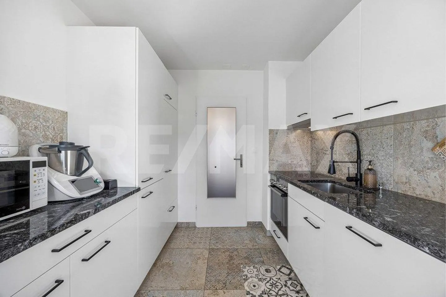 Bright 3½-room apartment with two balconies - Photo 11 of 13