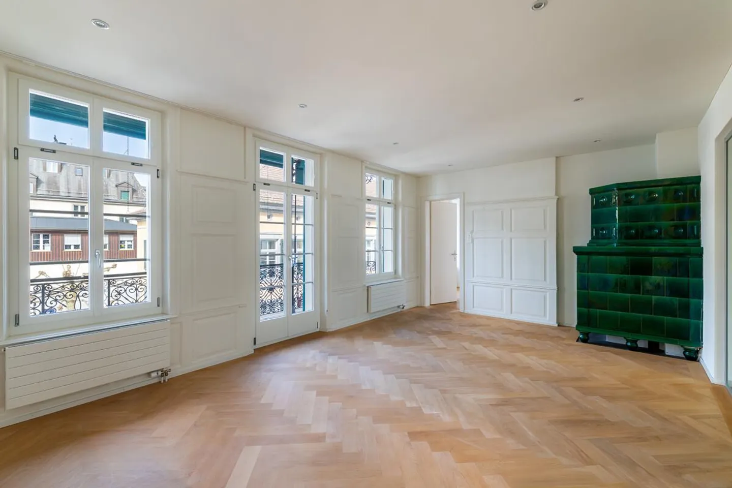 Horgen: Characterful 5-Room Apartment Near Center and Lake - Photo 2 of 5