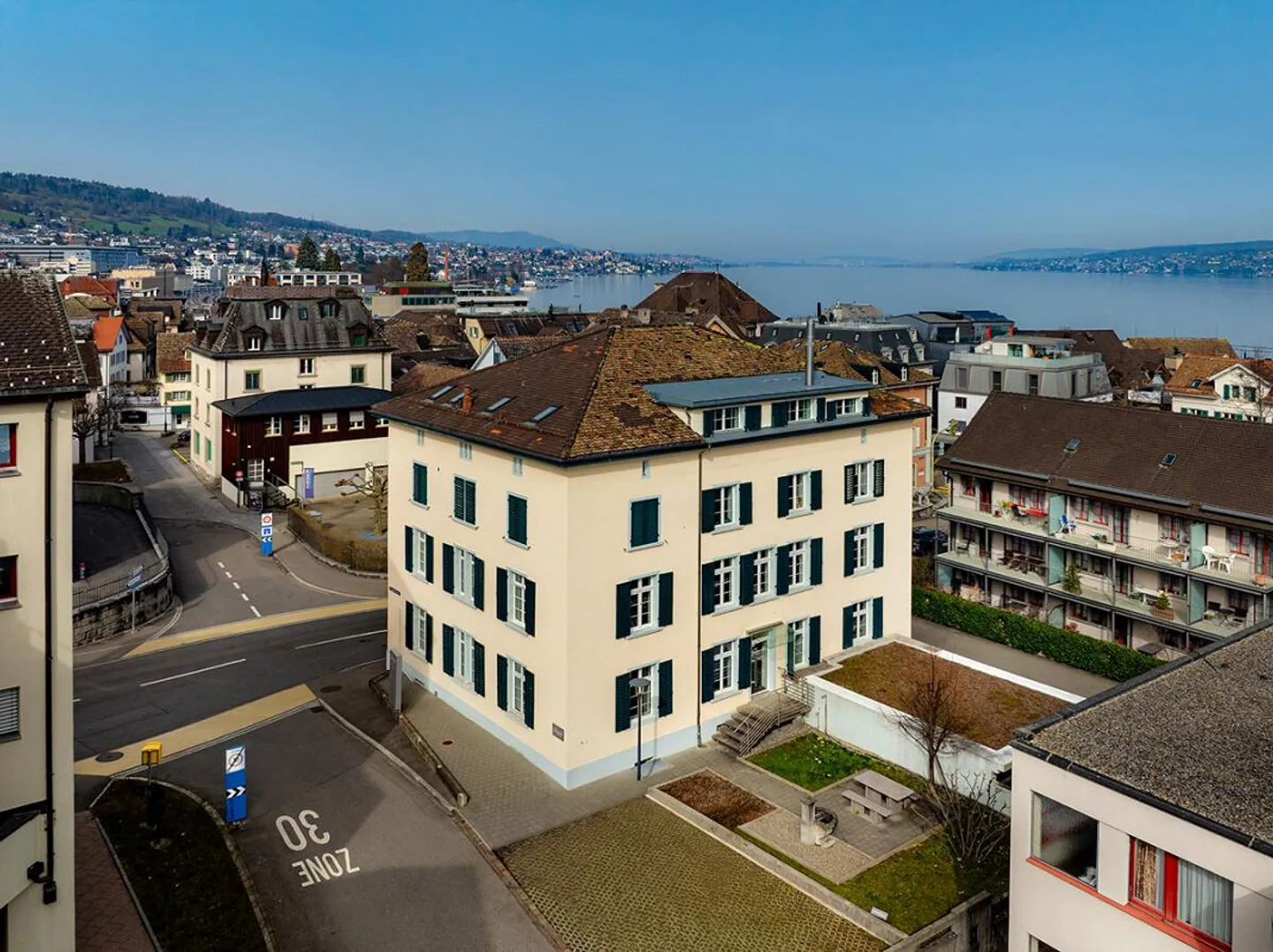 Horgen: Characterful 5-Room Apartment Near Center and Lake - Photo 4 of 5