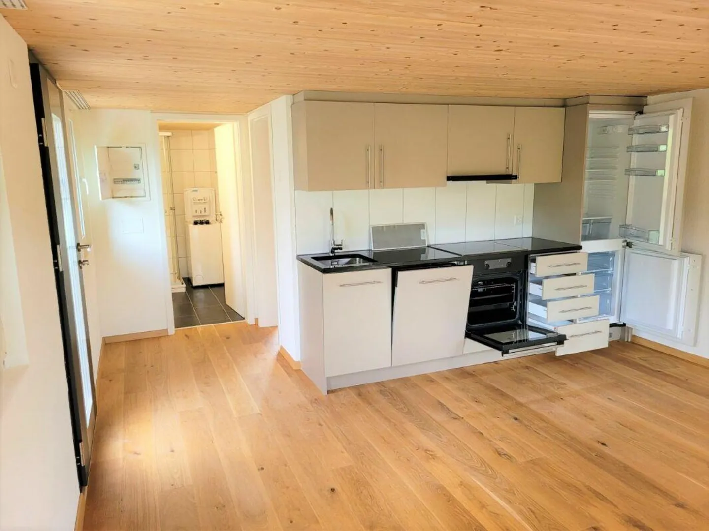 Spacious 2.5-room apartment with terrace - Photo 1 of 8