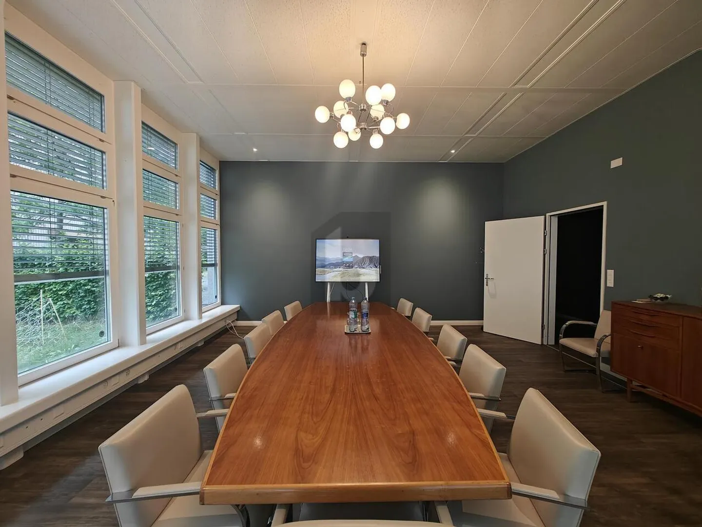 SPACIOUS AND REPRESENTATIVE - Photo 2 of 6